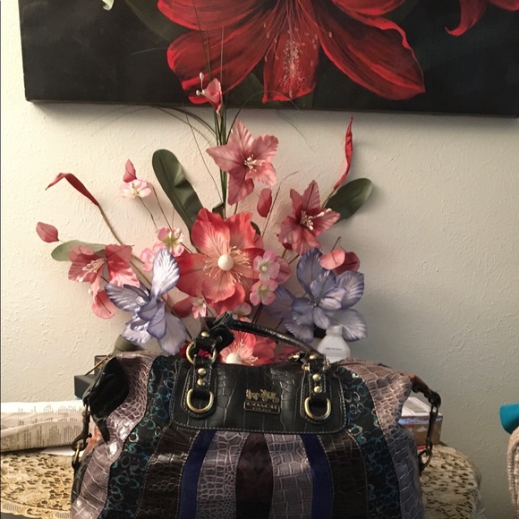 Coach Handbags - Coach Woman Hand Bag Leather Zip Close EST 1945 No